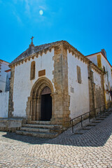 Óbidos is one of the most beautiful and picturesque towns in Portugal, which is surrounded by its impressive walls and dominated by its imposing castle