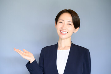Woman to recommend easy to use in business.