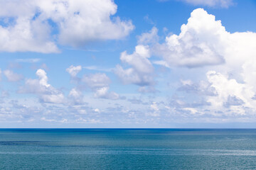 Fototapeta premium Beautiful calm turquoise color sea and blue sky with white color cloud background