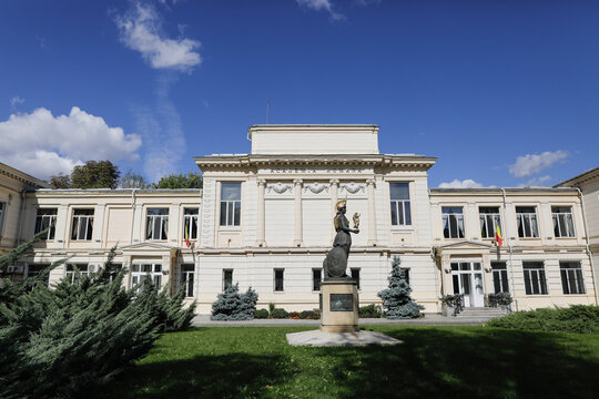 The building of the Romanian Academy, with the Athena Nike statue in front.