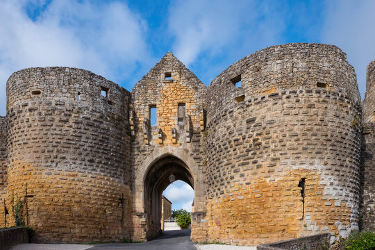 entrance of the village domme in france through the porte des tours