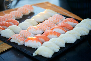 Sushi, maki, salmón, delicioso