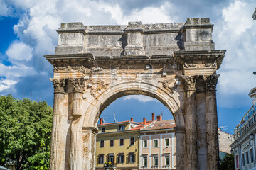 Obraz premium Roman monuments in the center of the old town of Pula. Croatia