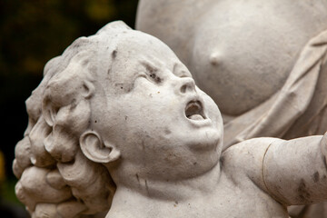 Fototapeta na wymiar statue of a child