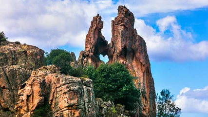 Rolgordijnen Corsica island, France. Amazing red rocks of Calanques de Piana. Rock with heart shape.  Unique formations and national park © Freesurf