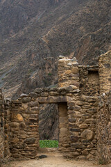 Fototapeta premium Gate of the archaeological site Quelloraqay, in the Sacred Valley Peru.