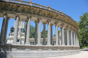 Fototapeta premium Retiro Park Big Lake monument in Madrid, Spain