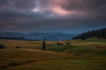 Obraz premium Sunrise dawn in mountain meadow Seiser Alm in Dolomites