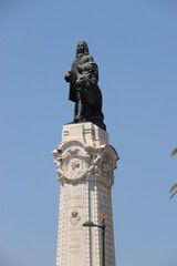 Fototapeta na wymiar the statue of Marques de Pombal in Lisbon 