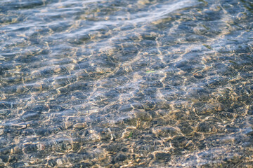 屈斜路湖の透明な水
