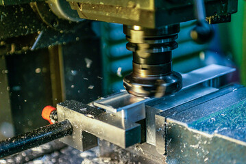 industrial metalworking cutting process by cnc milling cutter machine