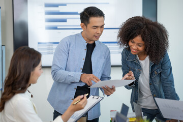 Meeting of Asian business people who are committed to work. Creative business teams work together in the office, discussing issues that need to be resolved, and presenting new projects.
