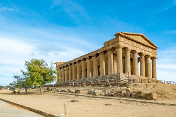 Fototapeta premium The famous Temple of Concordia in the Valley of Temples near Agrigento, Sicily