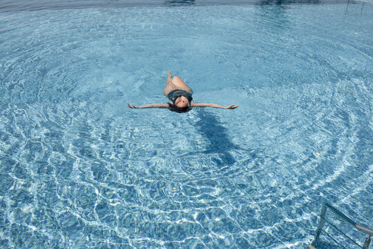 The Overweight Woman Dressed Swimming Suit Swimming The Pool, Have A Vacation In A Luxury Hotel