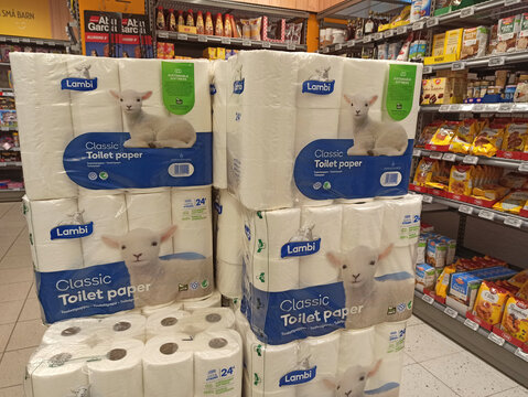 Lambi Toilettenpapier in einem Supermarkt in Norwegen