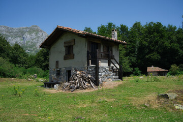 Obraz premium High mountain refuge in a National Park
