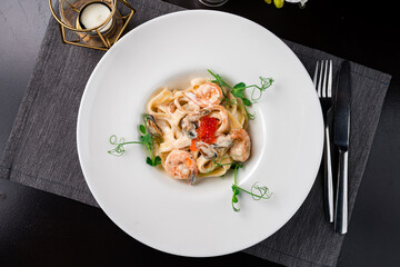 fettuccine with shrimp, mussels and caviar
