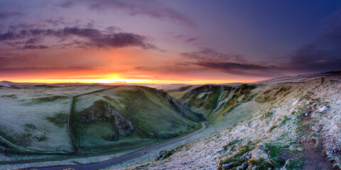 Naklejka premium Frosty sunrise over Winnats Pass in the Peak District National Park, UK