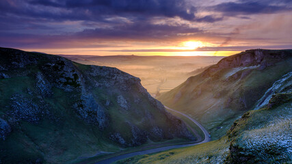 Fototapeta premium Frosty sunrise over Winnats Pass in the Peak District National Park, UK