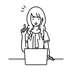 デスクで座ってPCを開いて何かひらめいたオフィスカジュアルの女性