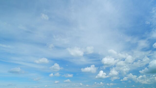 Dynamic cloud time-lapse from calm blue skies to cloudy. Puffy fluffy white clouds. Timelapse.