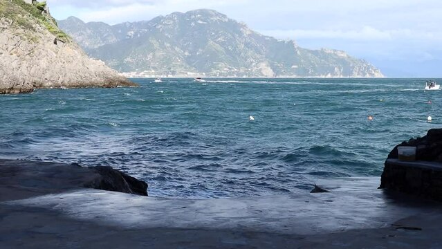 Conca dei Marini - Mare mosso al lido di Capo di Conca