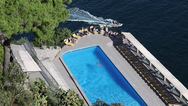 Conca dei Marini - Piscina a strapiombo sul mare