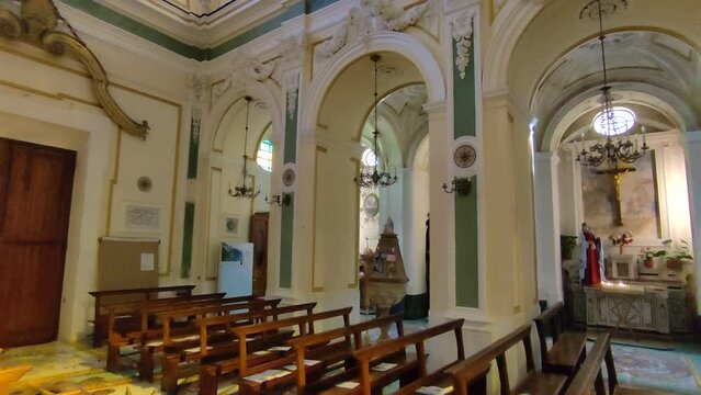 Praiano - Panoramica della navata della Chiesa di San Gennaro