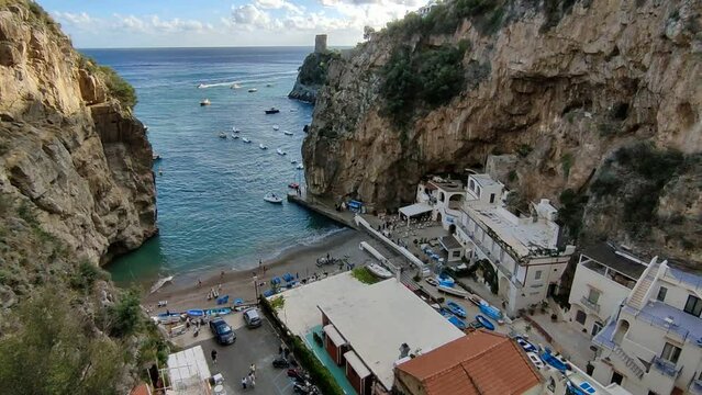 Praiano - Panoramica di Marina di Praia dalla litoranea