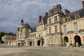 Fototapeta na wymiar Le château de Fontainebleau, vu de l'extérieur, ville de Fontainebleau, département de Seine et Marne, France