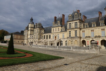 Fototapeta na wymiar Le château de Fontainebleau, vu de l'extérieur, ville de Fontainebleau, département de Seine et Marne, France