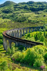 Cercles muraux Viaduc de Glenfinnan Glenfinnan Railway Viaduct in Scotland with the steam train passing over