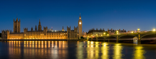 Naklejka na ściany i meble Big Ben at night in London. England