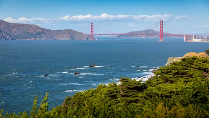 Papier Peint photo Plage de Baker, San Francisco Golden Gate bridge over sea horizon from Baker beach.