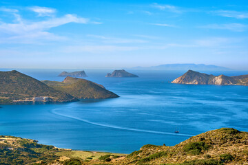 Obraz premium Beautiful landscape, islets in bay, rich greenery, sunny summer day