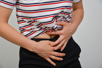 frau bauchweh schwanger bauchschmerzen unerleibkrämpfe periose bauchschmerzen