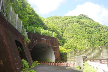 Fototapeta premium Osaka Tunnel Observatory in Hachijo-jima, Tokyo, Japan - 日本 東京 八丈島 大坂トンネル展望台