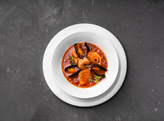 Tomato soup with mussels and shrimps
