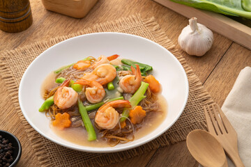 Fried Rice Vermicelli Noodles with Shrimp in Gravy Sauce (rad na goong).Thai food