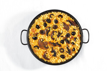 mushroom and black olive paella