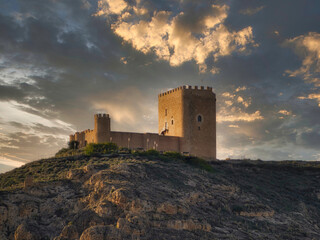 Paisaje con castillo