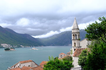 Fototapeta na wymiar Church on the bay of Kotor
