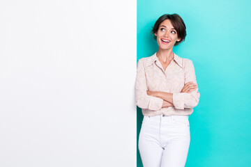 Photo of impressed bob hairdo lady crossed arms look promo wear white shirt jeans isolated on turquoise color background - obrazy, fototapety, plakaty