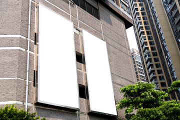 Obraz premium Blank billboard on the wall of modern building