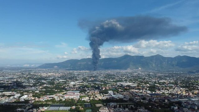 Fire near Napoli - drone 4k San Valentino Torio Incendio fumo timelapse