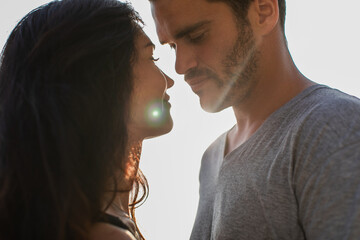 Naklejka premium portrait of bearded man and brunette woman with closed eyes standing close to each other.