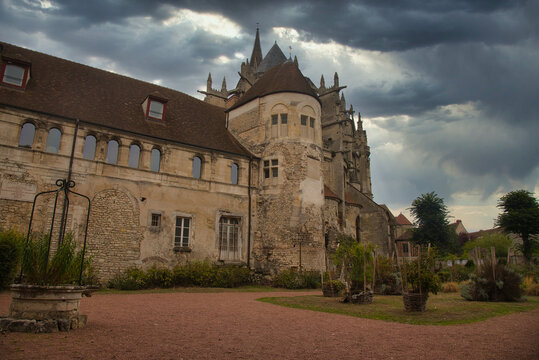 Wundersch&ouml;ne stadt Senlis im Oise in Frankreich