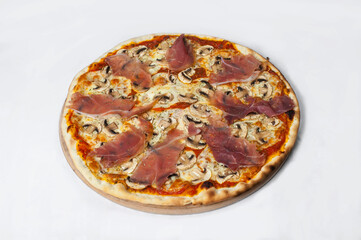 Pizza with prosciutto, champignons and cheese