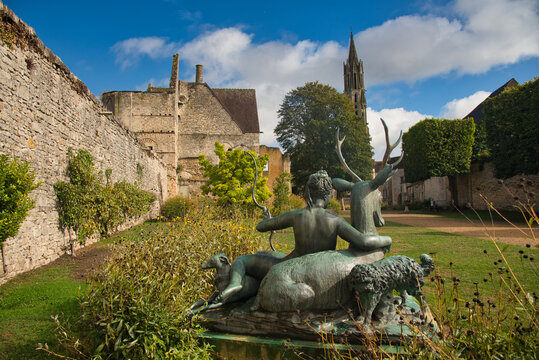 Wundersch&ouml;ne stadt Senlis im Oise in Frankreich