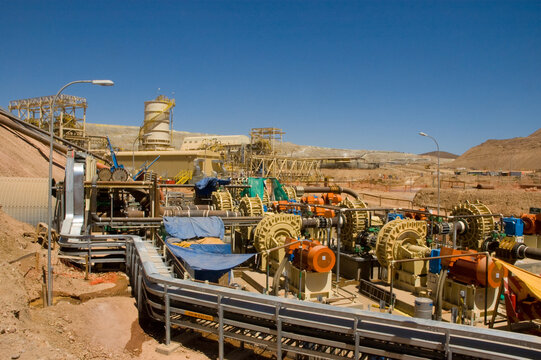 Gran mineria del cobre insfraestructura tuberias de acero correas transportadoras